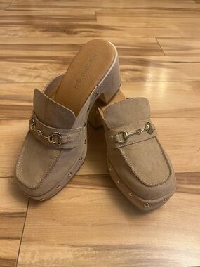 Madden Girl Suzanne platform clogs